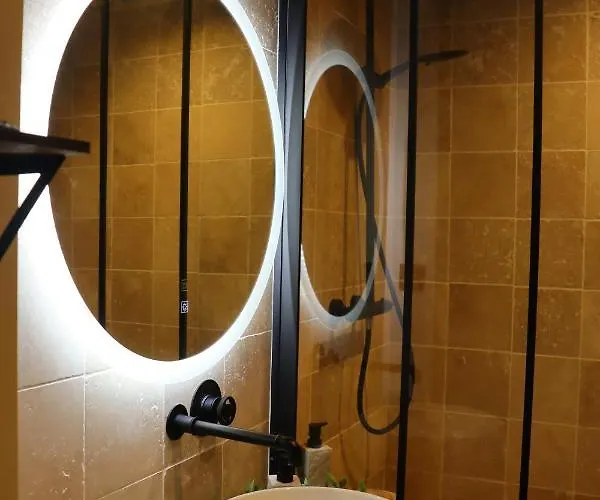 Sous-terre Nyaraló *